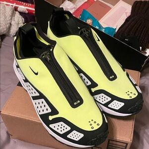 Nike Air Max Sunder Fade Neon Yellow and Black Athletic Shoes
